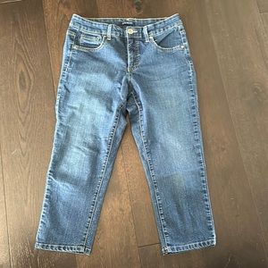Bandolino Capris: Size 10